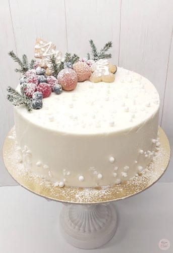 Karácsonyi Gyümölcs dekoros torta gyöngyökkel