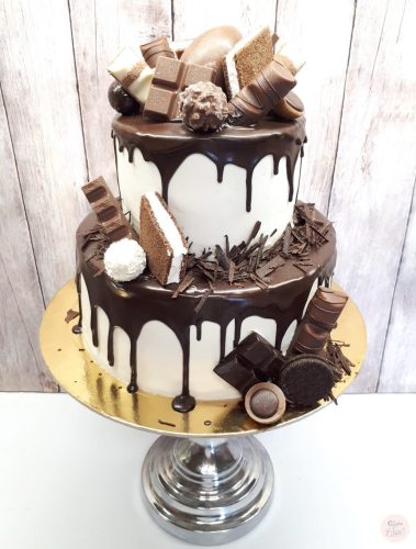 "Csurgatott Csokoládé Válogatás dekor" Emeletes torta