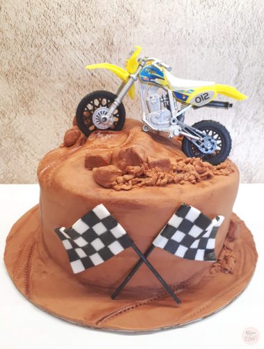 "Motocross figurás" torta