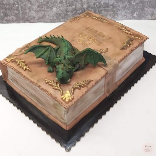 "Sárkányos Könyv" torta