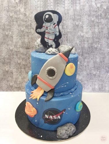 "Űrhajós" Emeletes torta