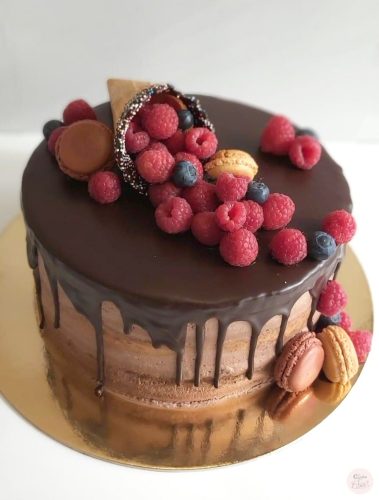 "Csurgatott Málna-Macaron dekor" torta